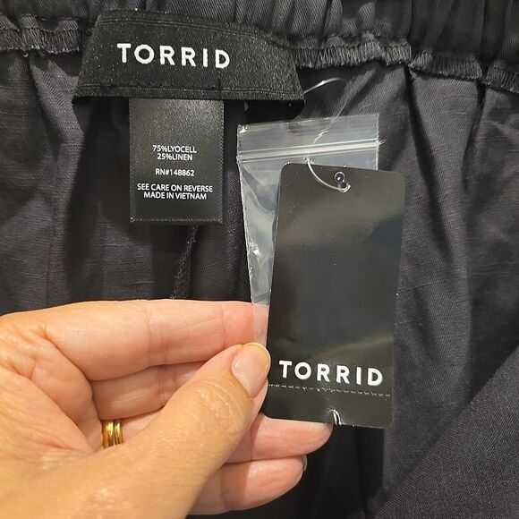Torrid Studio Plus 26 Slate Gray Button Zip Linen Blend Pockets Dress Shorts NWT - Picture 2 of 6